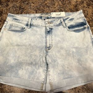 NWT Junior Arizona Boyfriend Shorts